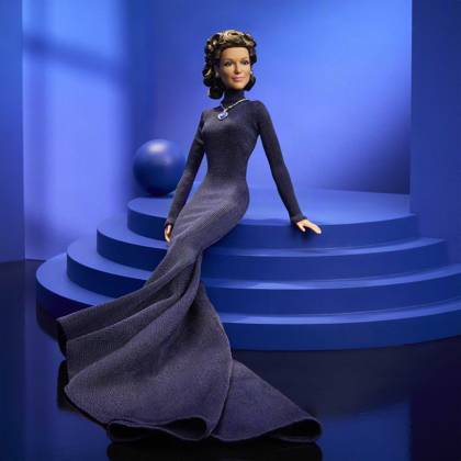 Céline Dion gets her own Barbie doll based on her 1998 Oscars look Céline Dion gets her own Barbie doll based on her 1998 Oscars look., , Toymaker Mattel has announced the legendary Canadian singer is being honored with a Barbie Signature doll., , Céline’s doll wears a long-sleeve navy-blue gown and a necklace inspired by the blue heart-shaped diamond necklace, capturing her look as My Heart Will Go On from movie blockbuster Titanic won Best Original Song at the 1998 Academy Awards., , Céline said: It is a true honor to join the Barbie legacy with a doll inspired by one of the most meaningful moments of my career., , I hope this doll inspires everyone to express themselves with confidence, follow their dreams and believe in the power of  Copyright: xThexMegaxAgencyxMattelxInc Megax