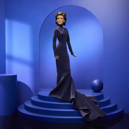 Céline Dion gets her own Barbie doll based on her 1998 Oscars look Céline Dion gets her own Barbie doll based on her 1998 Oscars look., , Toymaker Mattel has announced the legendary Canadian singer is being honored with a Barbie Signature doll., , Céline’s doll wears a long-sleeve navy-blue gown and a necklace inspired by the blue heart-shaped diamond necklace, capturing her look as My Heart Will Go On from movie blockbuster Titanic won Best Original Song at the 1998 Academy Awards., , Céline said: It is a true honor to join the Barbie legacy with a doll inspired by one of the most meaningful moments of my career., , I hope this doll inspires everyone to express themselves with confidence, follow their dreams and believe in the power of  Copyright: xThexMegaxAgencyxMattelxInc Megax