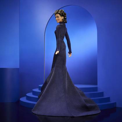 Céline Dion gets her own Barbie doll based on her 1998 Oscars look Céline Dion gets her own Barbie doll based on her 1998 Oscars look., , Toymaker Mattel has announced the legendary Canadian singer is being honored with a Barbie Signature doll., , Céline’s doll wears a long-sleeve navy-blue gown and a necklace inspired by the blue heart-shaped diamond necklace, capturing her look as My Heart Will Go On from movie blockbuster Titanic won Best Original Song at the 1998 Academy Awards., , Céline said: It is a true honor to join the Barbie legacy with a doll inspired by one of the most meaningful moments of my career., , I hope this doll inspires everyone to express themselves with confidence, follow their dreams and believe in the power of  Copyright: xThexMegaxAgencyxMattelxInc Megax