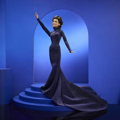 Céline Dion gets her own Barbie doll based on her 1998 Oscars look Céline Dion gets her own Barbie doll based on her 1998 Oscars look., , Toymaker Mattel has announced the legendary Canadian singer is being honored with a Barbie Signature doll., , Céline’s doll wears a long-sleeve navy-blue gown and a necklace inspired by the blue heart-shaped diamond necklace, capturing her look as My Heart Will Go On from movie blockbuster Titanic won Best Original Song at the 1998 Academy Awards., , Céline said: It is a true honor to join the Barbie legacy with a doll inspired by one of the most meaningful moments of my career., , I hope this doll inspires everyone to express themselves with confidence, follow their dreams and believe in the power of  Copyright: xThexMegaxAgencyxMattelxInc Megax