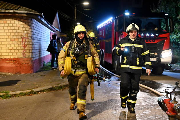 Russian Drone Attack On Kyiv, Ukraine Firefighters work at the scene of a fire at a private residential house in the Shevchenkivskyi district in Kyiv, Ukraine, on October 15, 2026, following the explosion of a jet-powered drone launched by Russia. Kyiv Ukraine  Copyright: xOleksandrxGusevx originalFilename: gusev-notitle261015_np5BT.jpg