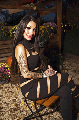 Pinar Sevim at the premiere of Season 2 of the reality TV show *Der Promihof* at the Gertrudenhof adventure farm in Hürth, October 14, 2026 Foto:xT.xNgox xFuturexImagex promihof_6045