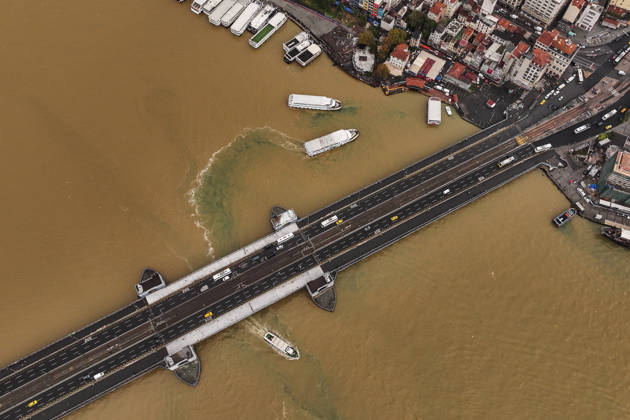 Heavy rain turns Istanbul’s coastal waters brown ISTANBUL, TURKIYE - OCTOBER 16: An aerial view of the brown-colored waters along parts of the Bosphorus and the Golden Horn in Istanbul, Turkiye, following heavy rainfall, on October 16, 2026. Hakan Akgun Anadolu Istanbul Turkey. Editorial use only. Please get in touch for any other usage.  Copyright: x2026xAnadoluxHakanxAkgunx