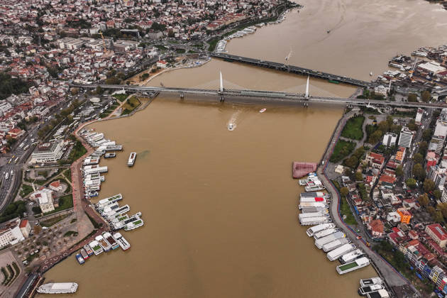 Heavy rain turns Istanbul’s coastal waters brown ISTANBUL, TURKIYE - OCTOBER 16: An aerial view of the brown-colored waters along parts of the Bosphorus and the Golden Horn in Istanbul, Turkiye, following heavy rainfall, on October 16, 2026. Hakan Akgun Anadolu Istanbul Turkey. Editorial use only. Please get in touch for any other usage.  Copyright: x2026xAnadoluxHakanxAkgunx