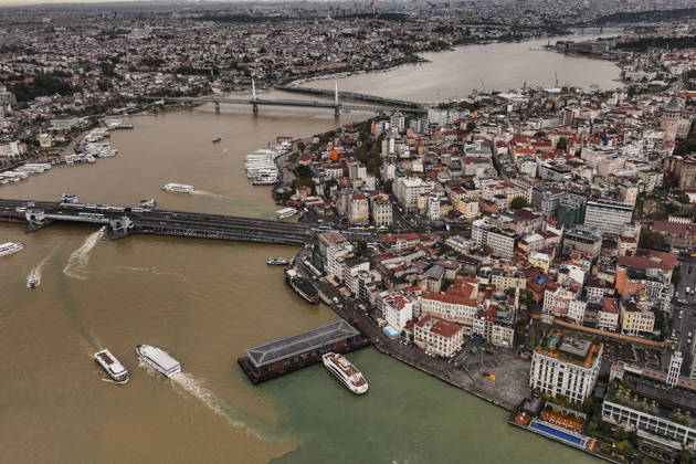 Heavy rain turns Istanbul’s coastal waters brown ISTANBUL, TURKIYE - OCTOBER 16: An aerial view of the brown-colored waters along parts of the Bosphorus and the Golden Horn in Istanbul, Turkiye, following heavy rainfall, on October 16, 2026. Hakan Akgun Anadolu Istanbul Turkey. Editorial use only. Please get in touch for any other usage.  Copyright: x2026xAnadoluxHakanxAkgunx