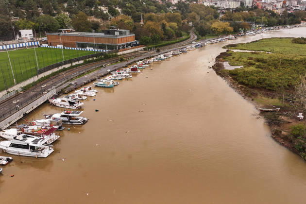 Heavy rain turns Istanbul’s coastal waters brown ISTANBUL, TURKIYE - OCTOBER 16: An aerial view of the brown-colored waters along parts of the Bosphorus and the Golden Horn in Istanbul, Turkiye, following heavy rainfall, on October 16, 2026. Hakan Akgun Anadolu Istanbul Turkey. Editorial use only. Please get in touch for any other usage.  Copyright: x2026xAnadoluxHakanxAkgunx