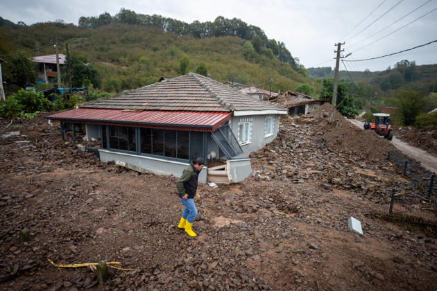 Landslide damages homes in Turkiye s Sakarya SAKARYA, TURKIYE - OCTOBER 16: Homes are damaged by a landslide and mud and rock debris carried by floodwaters following heavy rainfall in Karasu district of Sakarya, Turkiye, on October 16, 2026. Ibrahim Yozoglu Anadolu Sakarya Turkey. Editorial use only. Please get in touch for any other usage.  Copyright: x2026xAnadoluxIbrahimxYozoglux