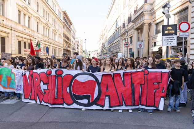 IPA89755969 - Rome, October 16, 2026: Student demonstration in Rome on No Meloni Day against Minister Valditara and the Education Decree-Law  Copyright: xMatteoxNardonex xMatteoxNardonex IPA89755969