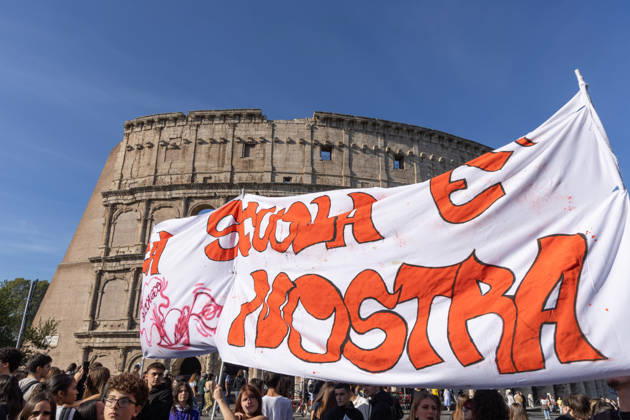 IPA89756001 - Rome, October 16, 2026: Student demonstration in Rome on No Meloni Day against Minister Valditara and the Education Decree-Law  Copyright: xMatteoxNardonex xMatteoxNardonex IPA89756001