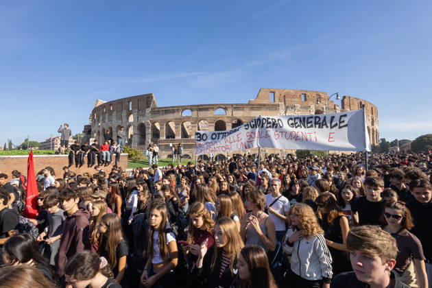 IPA89756017 - Rome, October 16, 2026: Student demonstration in Rome on No Meloni Day against Minister Valditara and the Education Decree-Law  Copyright: xMatteoxNardonex xMatteoxNardonex IPA89756017