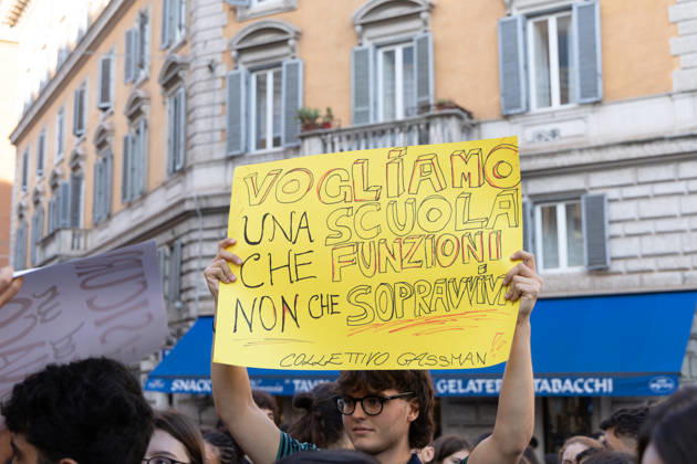 IPA89755961 - Rome, October 16, 2026: Student demonstration in Rome on No Meloni Day against Minister Valditara and the Education Decree-Law  Copyright: xMatteoxNardonex xMatteoxNardonex IPA89755961