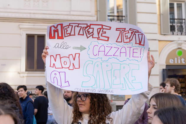 IPA89755962 - Rome, October 16, 2026: Student demonstration in Rome on No Meloni Day against Minister Valditara and the Education Decree-Law  Copyright: xMatteoxNardonex xMatteoxNardonex IPA89755962