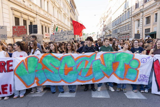 IPA89755970 - Rome, October 16, 2026: Student demonstration in Rome on No Meloni Day against Minister Valditara and the Education Decree-Law  Copyright: xMatteoxNardonex xMatteoxNardonex IPA89755970