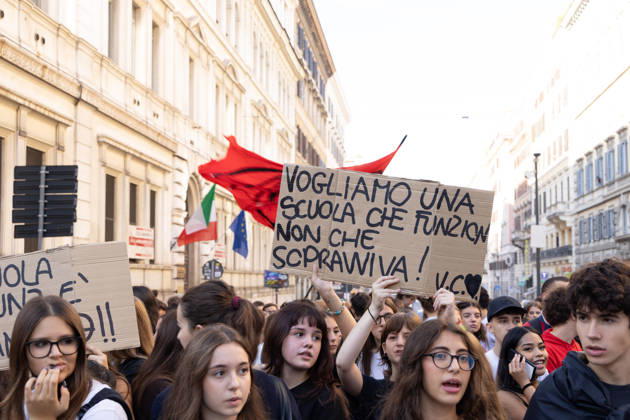 IPA89755971 - Rome, October 16, 2026: Student demonstration in Rome on No Meloni Day against Minister Valditara and the Education Decree-Law  Copyright: xMatteoxNardonex xMatteoxNardonex IPA89755971