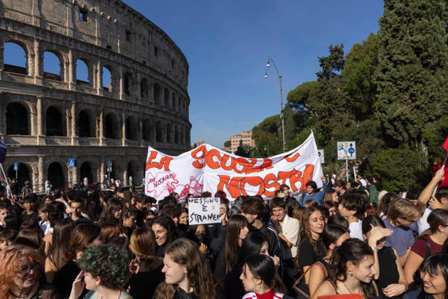 IPA89756007 - Rome, October 16, 2026: Student demonstration in Rome on No Meloni Day against Minister Valditara and the Education Decree-Law  Copyright: xMatteoxNardonex xMatteoxNardonex IPA89756007