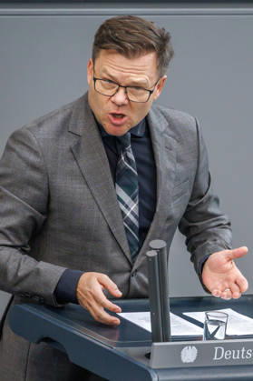Bundestag: Carsten Schneider (SPD), Minister for the Environment, Climate Action, Nature Conservation, and Nuclear Safety, at the German Bundestag on October 16, 2026, in Berlin, Berlin, Berlin, Germany, Bundestag