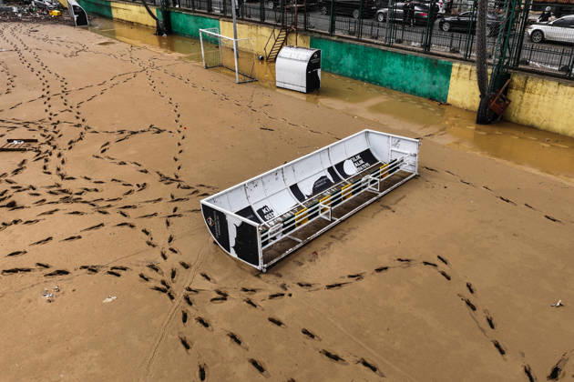 Aftermath of heavy rain in Istanbul ISTANBUL, TURKIYE - OCTOBER 16: An aerial view of mud-covered football fields and ongoing cleanup efforts at Ayazaga Sports Facilities in Istanbul, Turkiye, on October 16, 2026. Cleanup operations continue in areas affected by flooding and heavy rainfall that struck the city on October 14. Hakan Akgun Anadolu Istanbul Turkey. Editorial use only. Please get in touch for any other usage.  Copyright: x2026xAnadoluxHakanxAkgunx