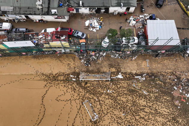 Aftermath of heavy rain in Istanbul ISTANBUL, TURKIYE - OCTOBER 16: An aerial view of mud-covered football fields and ongoing cleanup efforts at Ayazaga Sports Facilities in Istanbul, Turkiye, on October 16, 2026. Cleanup operations continue in areas affected by flooding and heavy rainfall that struck the city on October 14. Hakan Akgun Anadolu Istanbul Turkey. Editorial use only. Please get in touch for any other usage.  Copyright: x2026xAnadoluxHakanxAkgunx