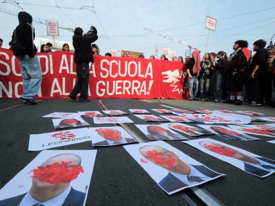 IPA89758444 - Turin, October 16, 2026: Student protests calling for funding for schools, not for war  Copyright: xCostantinoxSergix xCostantinoxSergix IPA89758444