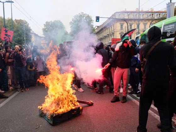 IPA89758539 - Turin, October 16, 2026: Student protests calling for funding for schools, not for war Copyright: xCostantinoxSergix xCostantinoxSergix IPA89758539