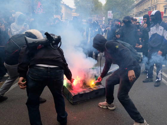 IPA89758515 - Turin, October 16, 2026: Student protests calling for funding for schools, not for war  Copyright: xCostantinoxSergix xCostantinoxSergix IPA89758515
