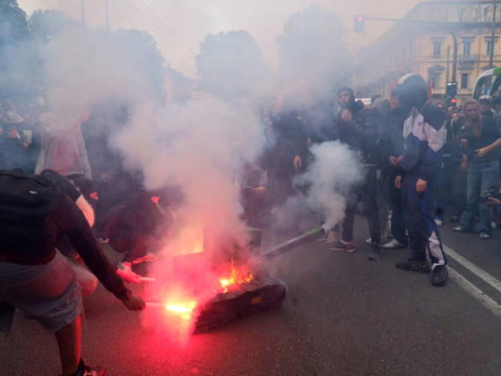 IPA89758518 - Turin, October 16, 2026: Student protests calling for funding for schools, not for war  Copyright: xCostantinoxSergix xCostantinoxSergix IPA89758518
