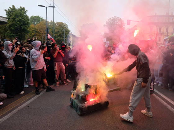 IPA89758529 - Turin, October 16, 2026: Student protests calling for funding for schools, not for war  Copyright: xCostantinoxSergix xCostantinoxSergix IPA89758529