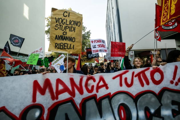 October 16, 2026, Master, Rome, Italy: High school students are participating in the march organized by the Coordination of High School Students to denounce the lack of resources in public schools, staff insecurity, the cost of books and transportation, and the critical issues facing the school system. The demonstration is part of the national student mobilization. Mestre, October 16, 2026 Master Italy  - ZUMAa289 20261016_zia_a289_042 Copyright: xMircoxToniolox xAgfx