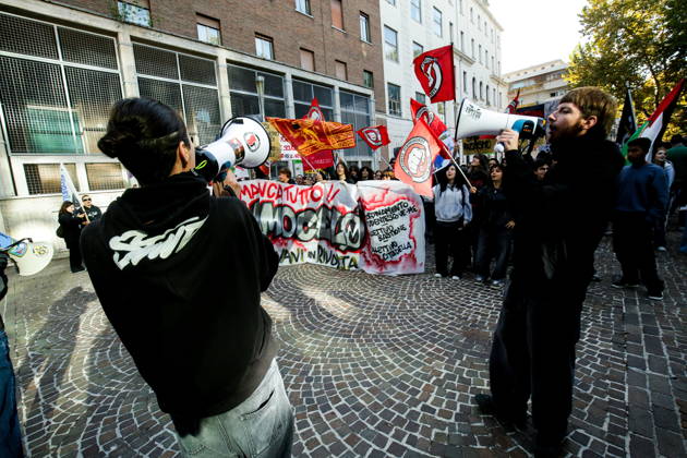 October 16, 2026, Master, Rome, Italy: High school students are participating in the march organized by the Coordination of High School Students to denounce the lack of resources in public schools, staff insecurity, the cost of books and transportation, and the critical issues facing the school system. The demonstration is part of the national student mobilization. Mestre, October 16, 2026 Master Italy  - ZUMAa289 20261016_zia_a289_050 Copyright: xMircoxToniolox xAgfx