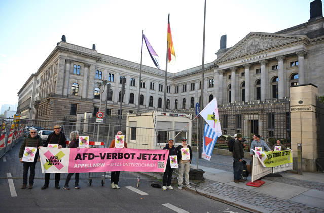 Rally calling for an AfD ban in Berlin BERLIN, GERMANY - OCTOBER 16: People take part in a rally near the Bundesrat calling for proceedings to ban the far-right Alternative for Germany (AfD) party and urge North Rhine-Westphalia Minister-President Hendrik Wust to support their demand, as he is set to be elected President of the Bundesrat that day, in Berlin, Germany, on 16 October 2026. The rally is organized by the alliance NRW Appeal: AfD Ban Now, which reportedly collected more than 120,000 signatures in support of an AfD ban in North Rhine-Westphalia and is urging the Bundesrat to initiate proceedings before the Federal Constitutional Court to ban the party. Volodymyr Sindieiev Anadolu Berlin Germany. Editorial use only. Please get  Copyright: x2026xAnadoluxVolodymyrxSindieievx