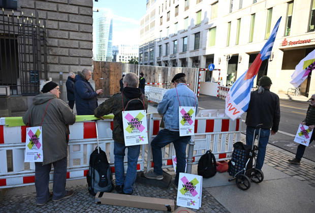 Rally calling for an AfD ban in Berlin BERLIN, GERMANY - OCTOBER 16: People take part in a rally near the Bundesrat calling for proceedings to ban the far-right Alternative for Germany (AfD) party and urge North Rhine-Westphalia Minister-President Hendrik Wüst to support their demand, as he is set to be elected President of the Bundesrat that day, in Berlin, Germany, on 16 October 2026. The rally is organized by the alliance NRW Appeal: AfD Ban Now, which reportedly collected more than 120,000 signatures in support of an AfD ban in North Rhine-Westphalia and is urging the Bundesrat to initiate proceedings before the Federal Constitutional Court to ban the party. Volodymyr Sindieiev Anadolu Berlin Germany. Editorial use only. Please get  Copyright: x2026xAnadoluxVolodymyrxSindieievx