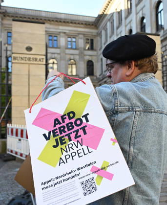 Rally calling for an AfD ban in Berlin BERLIN, GERMANY - OCTOBER 16: People take part in a rally near the Bundesrat calling for proceedings to ban the far-right Alternative for Germany (AfD) party and urge North Rhine-Westphalia Minister-President Hendrik Wüst to support their demand, as he is set to be elected President of the Bundesrat that day, in Berlin, Germany, on 16 October 2026. The rally is organized by the alliance NRW Appeal: AfD Ban Now, which reportedly collected more than 120,000 signatures in support of an AfD ban in North Rhine-Westphalia and is urging the Bundesrat to initiate proceedings before the Federal Constitutional Court to ban the party. Volodymyr Sindieiev Anadolu Berlin Germany. Editorial use only. Please get  Copyright: x2026xAnadoluxVolodymyrxSindieievx