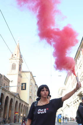 IPA89762442 - Bologna, October 16, 2026. Students and environmentalists gathered to demonstrate in support of the environment and against war on International Climate Day. Pictured is the march organized by OSA (Alternative Student Opposition) and Cambiare Rotta.  Copyright: xRobertoxBrancolinix xRobertoxBrancolini Ipax IPA89762442