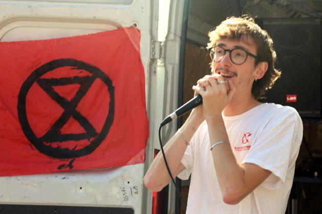 IPA89762541 - Bologna, October 16, 2026. Students and environmentalists gathered to demonstrate in support of the environment and against war on International Climate Day. Pictured is the march organized by Extinction Rebellion and Legambiente.  Copyright: xRobertoxBrancolinix xRobertoxBrancolini Ipax IPA89762541