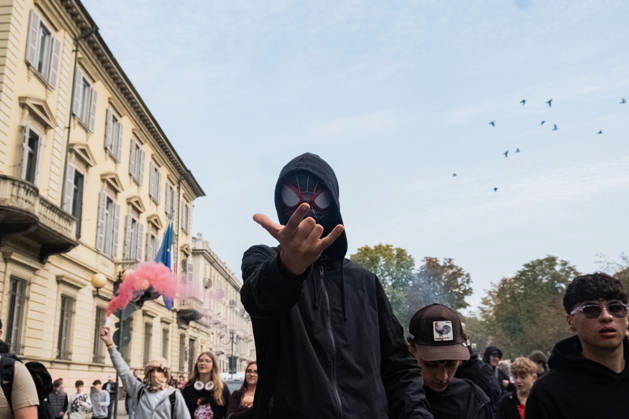 Reportage - Student strike in Turin A protester wearing a Spider-Man mask in the march during Student strike in Turin, Reportage in Turin, Italy, October 16 2026 Turin City of Turin Italy Copyright: xCamillaxBaronettox xLiveMediax LPN_2746432