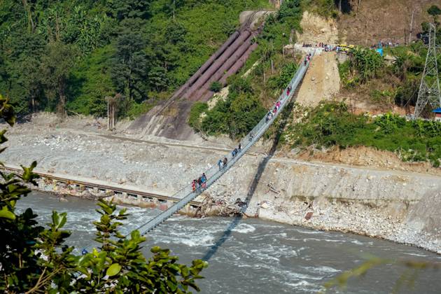 New Bridge Restores Nuwakot Crossing NUWAKOT, NEPAL, OCTOBER 15, 2026: People cross a newly built suspension bridge over the Trishuli River in Bidur Municipality, Nuwakot District. The footbridge restores access between communities after flooding along the Bhotekoshi Trishuli river corridor swept away road bridges and disrupted local transport. NUWAKOT bagmati Nepal Copyright: x xAmbirxTolangx xJNAxPressx