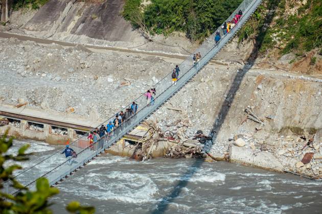 New Bridge Restores Nuwakot Crossing NUWAKOT, NEPAL, OCTOBER 15, 2026: People cross a newly built suspension bridge over the Trishuli River in Bidur Municipality, Nuwakot District. The footbridge restores access between communities after flooding along the Bhotekoshi Trishuli river corridor swept away road bridges and disrupted local transport. NUWAKOT bagmati Nepal Copyright: x xAmbirxTolangx xJNAxPressx