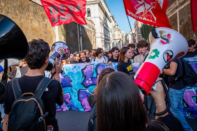 October 16, 2026, Rome, Rm, Italy: Thousands of students are taking to the streets to protest against the Meloni government™s education policies. The students™ demands include: No one is a foreigner; fund schools, not war; and no to the militarization of school. Rome Italy - ZUMAg256 20261016_znp_g256_018 Copyright: xMarcoxDixGianvitox