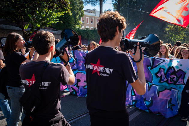 October 16, 2026, Rome, Rm, Italy: Thousands of students are taking to the streets to protest against the Meloni government™s education policies. The students™ demands include: No one is a foreigner; fund schools, not war; and no to the militarization of school. We™re taking our freedom reads the banner. Rome Italy - ZUMAg256 20261016_znp_g256_026 Copyright: xMarcoxDixGianvitox