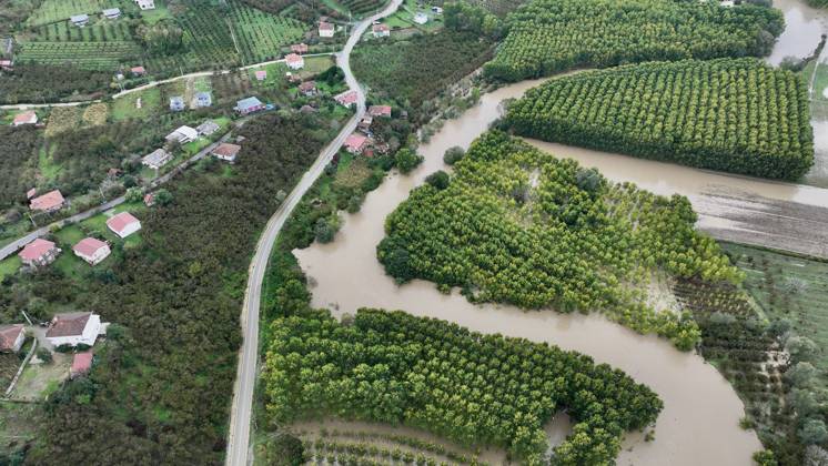 Heavy rains hit Duzce, Turkiye DUZCE, TURKIYE - OCTOBER 16: An aerial view shows floodwaters from the overflowing Melen River covering agricultural land near Demiracma village as heavy rain continues in the Akcakoca and Kocaali areas, on October 16, 2026 in Duzce, Turkiye. The river, which flows into the Black Sea, reached some residential areas after overflowing its banks. At Melenagzi Harbor, four small fishing boats reportedly capsized and drifted out to sea, while three others sank inside the harbor. Omer Urer Anadolu Duzce Turkey. Editorial use only. Please get in touch for any other usage.  Copyright: x2026xAnadoluxOmerxUrerx