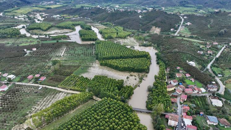 Heavy rains hit Duzce, Turkiye DUZCE, TURKIYE - OCTOBER 16: An aerial view shows floodwaters from the overflowing Melen River covering agricultural land near Demiracma village as heavy rain continues in the Akcakoca and Kocaali areas, on October 16, 2026 in Duzce, Turkiye. The river, which flows into the Black Sea, reached some residential areas after overflowing its banks. At Melenagzi Harbor, four small fishing boats reportedly capsized and drifted out to sea, while three others sank inside the harbor. Omer Urer Anadolu Duzce Turkey. Editorial use only. Please get in touch for any other usage.  Copyright: x2026xAnadoluxOmerxUrerx