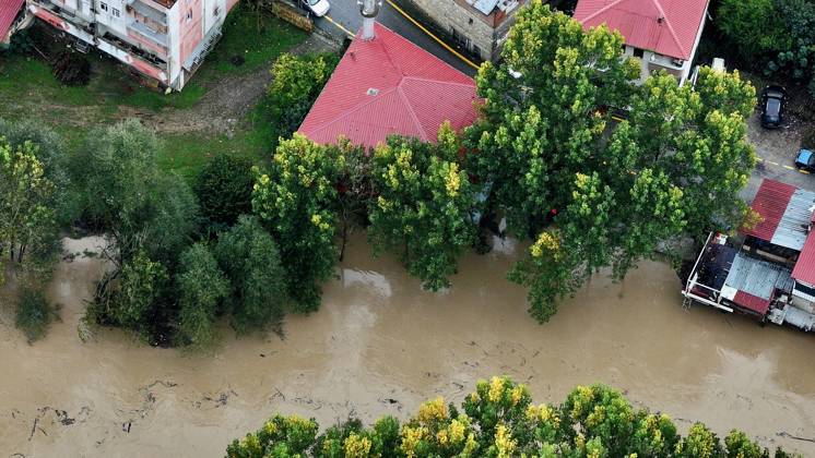 Heavy rains hit Duzce, Turkiye DUZCE, TURKIYE - OCTOBER 16: An aerial view shows floodwaters from the overflowing Melen River covering agricultural land near Demiracma village as heavy rain continues in the Akcakoca and Kocaali areas, on October 16, 2026 in Duzce, Turkiye. The river, which flows into the Black Sea, reached some residential areas after overflowing its banks. At Melenagzi Harbor, four small fishing boats reportedly capsized and drifted out to sea, while three others sank inside the harbor. Omer Urer Anadolu Duzce Turkey. Editorial use only. Please get in touch for any other usage.  Copyright: x2026xAnadoluxOmerxUrerx
