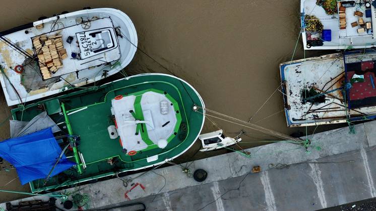 Heavy rains hit Duzce, Turkiye DUZCE, TURKIYE - OCTOBER 16: An aerial view shows the swollen Melen River flowing beneath a bridge and surrounding nearby roads and facilities after heavy rain caused the river to overflow, on October 16, 2026 in Duzce, Turkiye. Floodwaters covered agricultural land and reached some residential areas around Demiracma village, while at Melenagzi Harbor four small fishing boats reportedly capsized and drifted out to sea and three others sank inside the harbor. Omer Urer Anadolu Duzce Turkey. Editorial use only. Please get in touch for any other usage.  Copyright: x2026xAnadoluxOmerxUrerx
