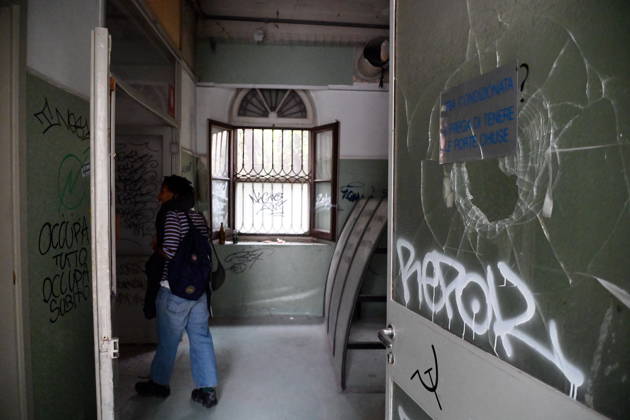 IPA89766336 - Milan, October 16, 2026: Student protest, occupation of the former morgue  Copyright: xMaurizioxMaulex xMaurizioxMaulex IPA89766336