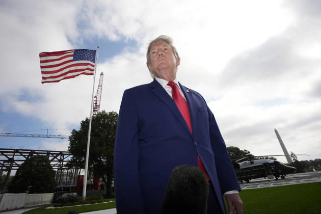 Donald Trump departs to Georgia and Florida - Washington US President Donald Trump talks to the members of the media on the South Lawn as he departs the White House in Washington en route Dalton, Georgia on October 16, 2026. Photo by Yuri Gripas ABACAPRESS.COM Washington DC United States Copyright: xPool ABACAx
