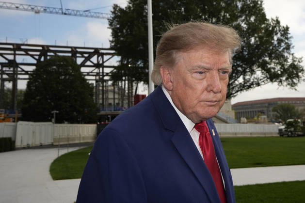 Donald Trump departs to Georgia and Florida - Washington US President Donald Trump talks to the members of the media on the South Lawn as he departs the White House in Washington en route Dalton, Georgia on October 16, 2026. Photo by Yuri Gripas ABACAPRESS.COM Washington DC United States Copyright: xPool ABACAx