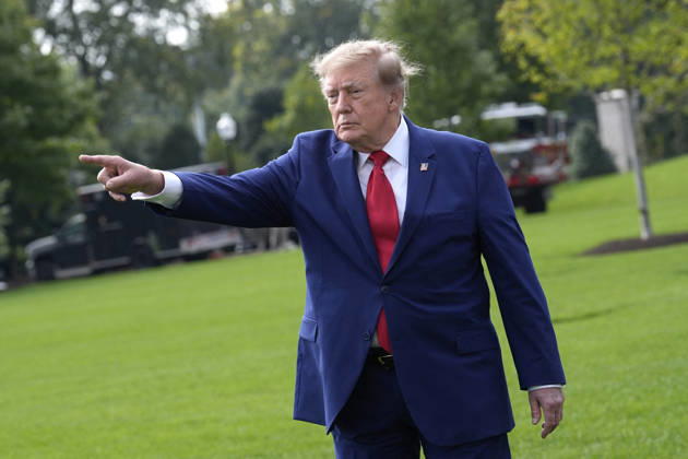 Donald Trump departs to Georgia and Florida - Washington US President Donald Trump talks to the members of the media on the South Lawn as he departs the White House in Washington en route Dalton, Georgia on October 16, 2026. Photo by Yuri Gripas ABACAPRESS.COM Washington DC United States Copyright: xPool ABACAx