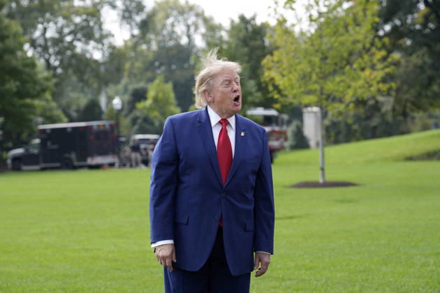 Donald Trump departs to Georgia and Florida - Washington US President Donald Trump talks to the members of the media on the South Lawn as he departs the White House in Washington en route Dalton, Georgia on October 16, 2026. Photo by Yuri Gripas ABACAPRESS.COM Washington DC United States  Copyright: xPool ABACAx