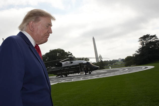 Donald Trump departs to Georgia and Florida - Washington US President Donald Trump talks to the members of the media on the South Lawn as he departs the White House in Washington en route Dalton, Georgia on October 16, 2026. Photo by Yuri Gripas ABACAPRESS.COM Washington DC United States Copyright: xPool ABACAx