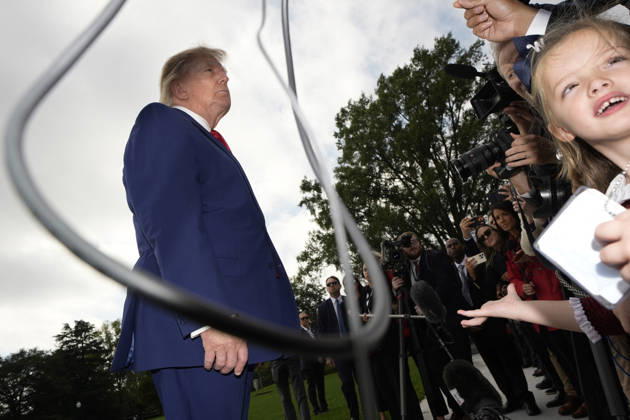 Donald Trump departs to Georgia and Florida - Washington US President Donald Trump talks to the members of the media on the South Lawn as he departs the White House in Washington en route Dalton, Georgia on October 16, 2026. Photo by Yuri Gripas ABACAPRESS.COM Washington DC United States Copyright: xPool ABACAx
